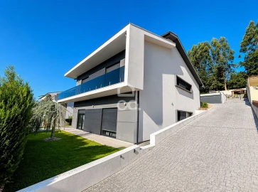 Moradia T4 para Venda em Atães e Rendufe