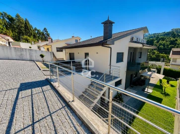 Moradia T4 para Venda em Atães e Rendufe