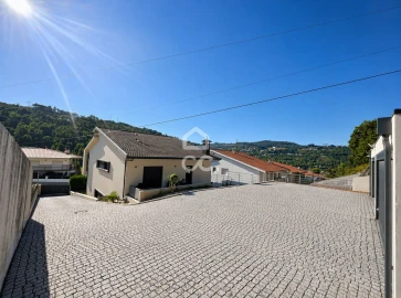 Moradia T4 para Venda em Atães e Rendufe