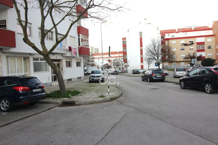Apartamento T3 para Venda em Amora Foto 2