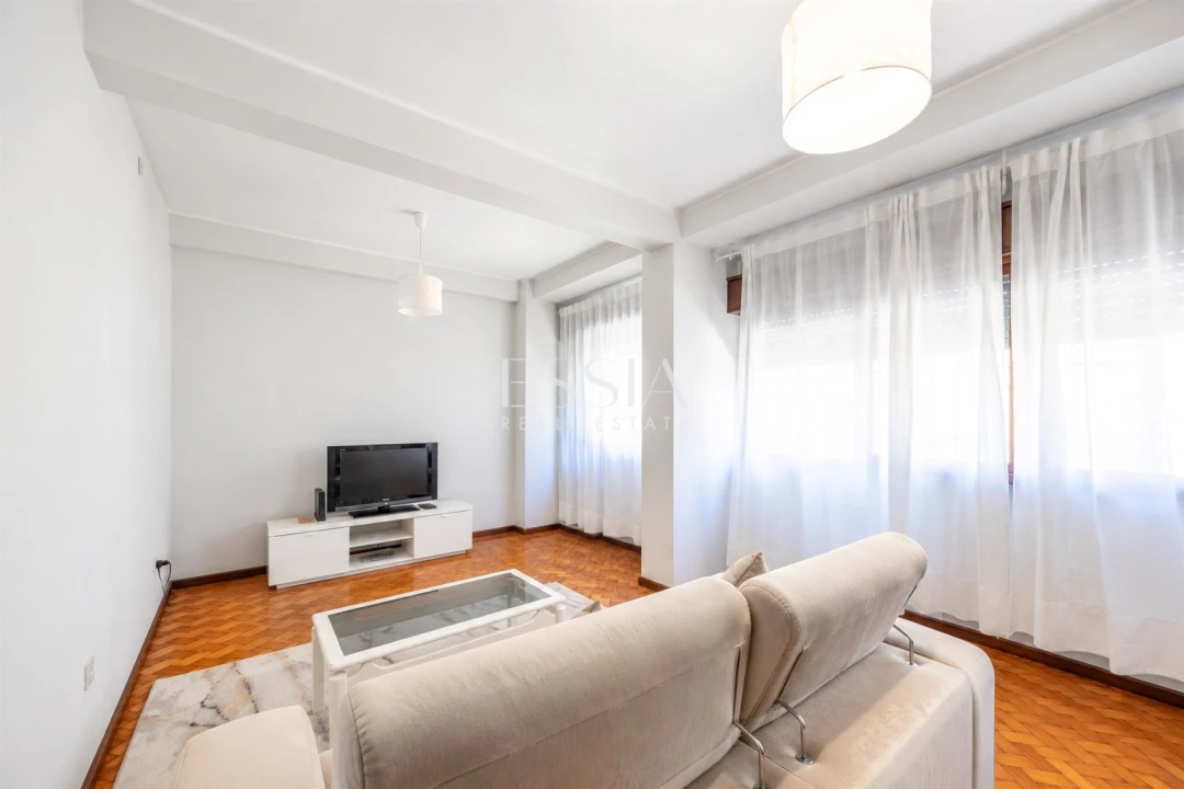 Apartamento T2 para Venda em Cedofeita, Santo Ildefonso, Sé, Miragaia, São Nicolau e Vitória Foto 2