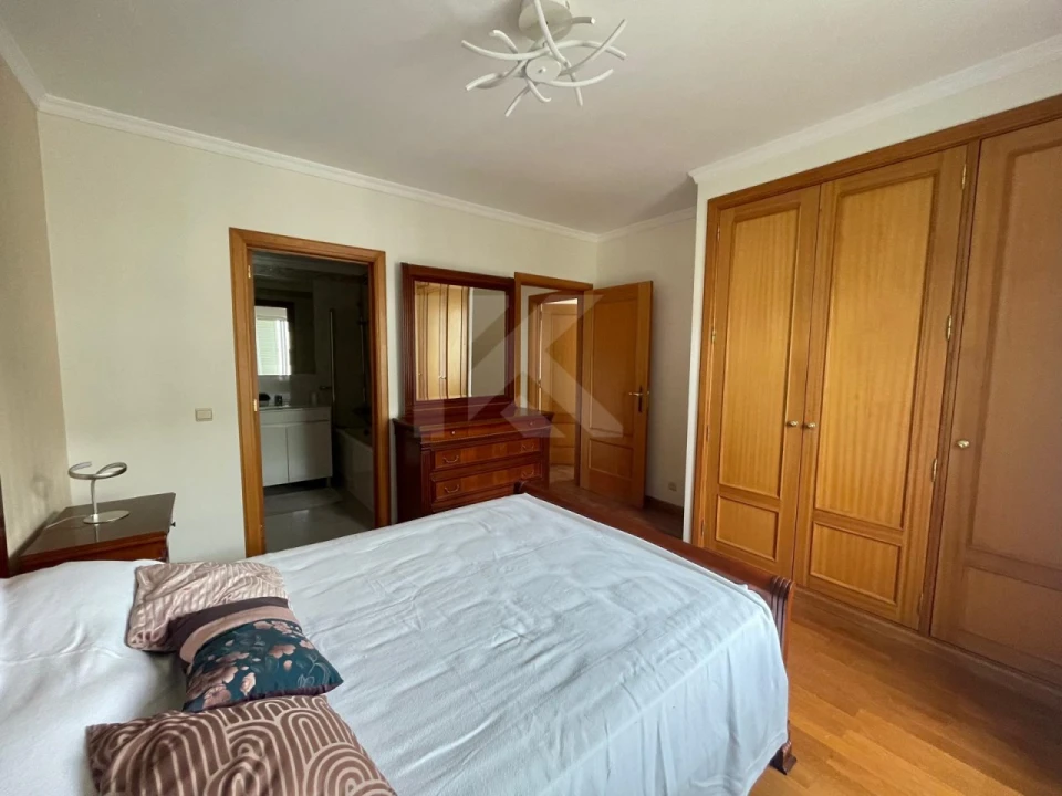 Apartamento T3 para Arrendamento em Funchal (Se) Foto 24