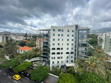 Apartamento T3 para Arrendamento em Funchal (Se)