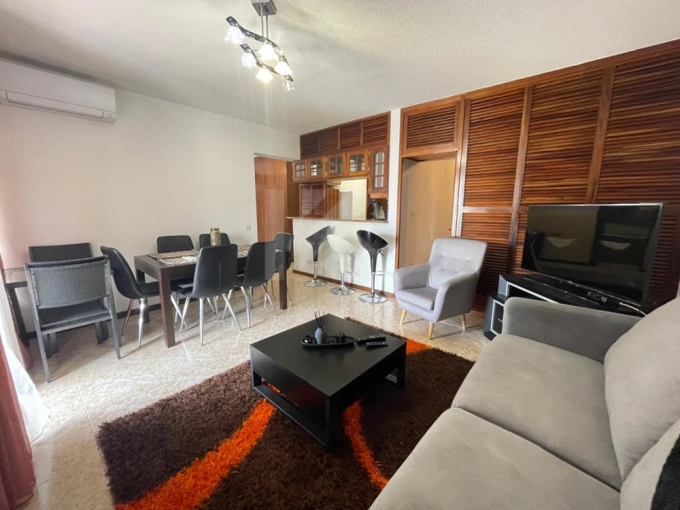 Apartamento T1 para Arrendamento em São Martinho Foto 4
