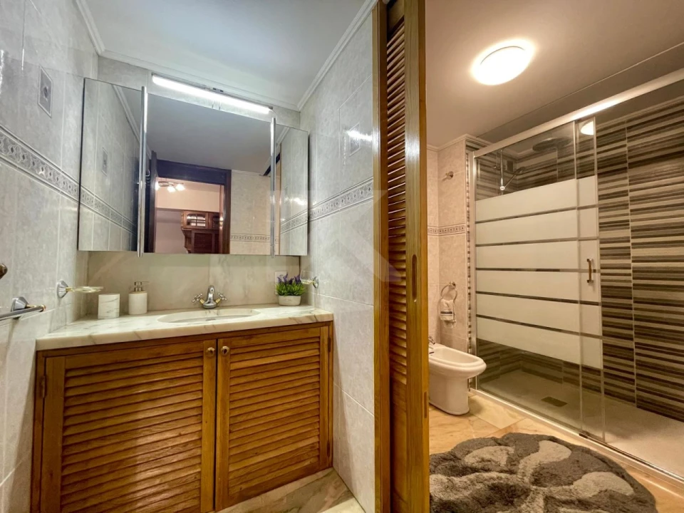 Apartamento T1 para Arrendamento em São Martinho Foto 15