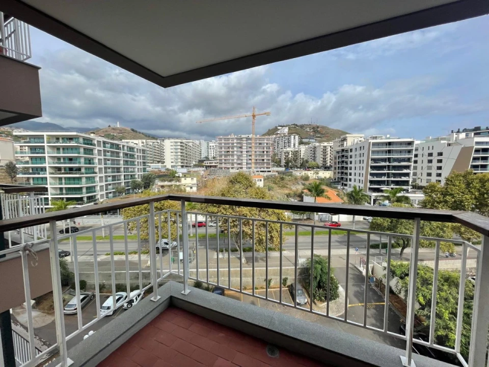 Apartamento T1 para Arrendamento em São Martinho Foto 22