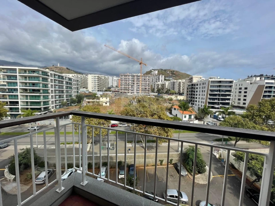 Apartamento T1 para Arrendamento em São Martinho Foto 24