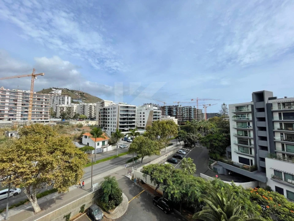 Apartamento T1 para Arrendamento em São Martinho Foto 27