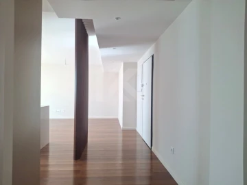 Apartamento T2 para Arrendamento em Funchal (Se)