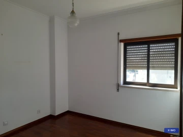 Apartamento T2 para Arrendamento em Santo Antonio dos Olivais