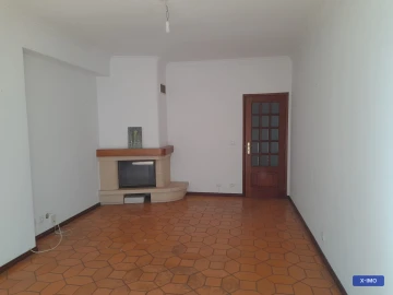 Apartamento T2 para Arrendamento em Santo Antonio dos Olivais