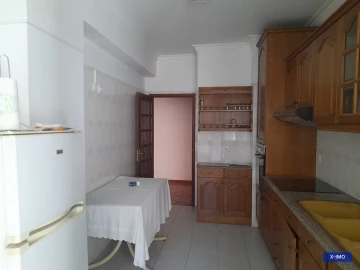 Apartamento T2 para Arrendamento em Santo Antonio dos Olivais