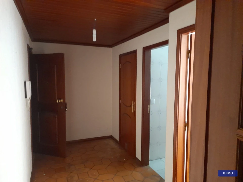 Apartamento T2 para Arrendamento em Santo Antonio dos Olivais Foto 5