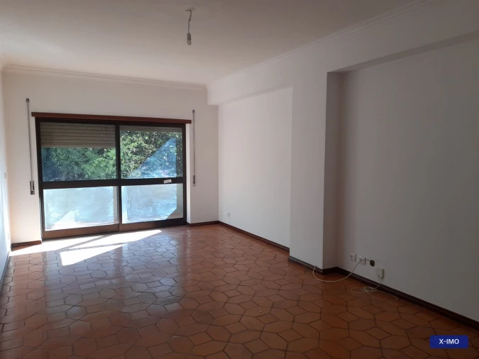 Apartamento T2 para Arrendamento em Santo Antonio dos Olivais Foto 3