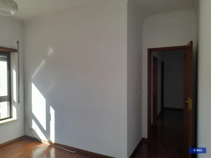 Apartamento T2 para Arrendamento em Santo Antonio dos Olivais Foto 11