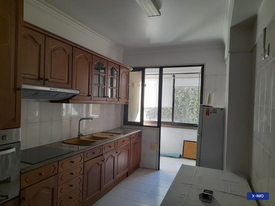 Apartamento T2 para Arrendamento em Santo Antonio dos Olivais Foto 8