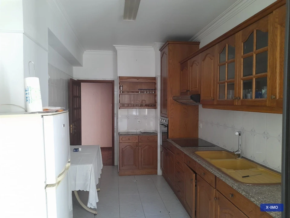 Apartamento T2 para Arrendamento em Santo Antonio dos Olivais Foto 7