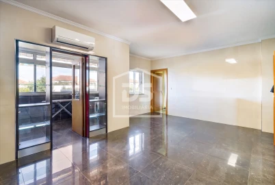 Moradia T4 para Venda em Canas de Senhorim