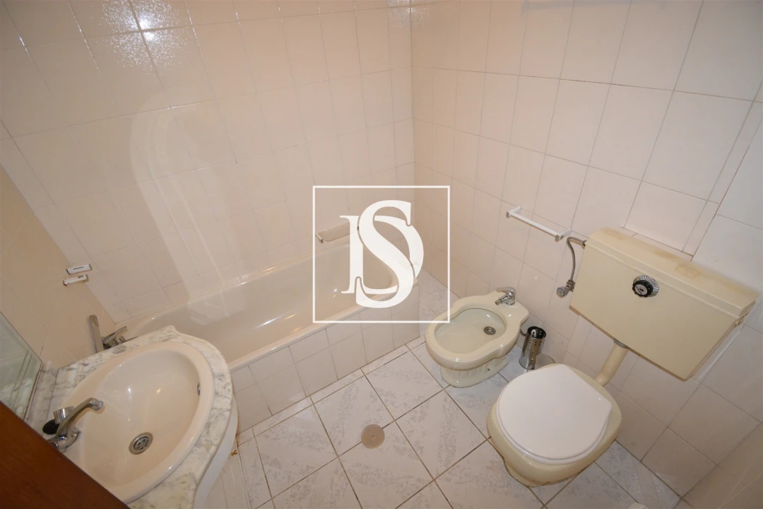 Apartamento T2 para Venda em Sé, Santa Maria e Meixedo Foto 4