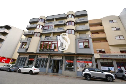 Apartamento T2 para Venda em Sé, Santa Maria e Meixedo