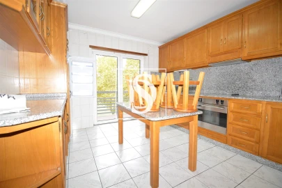 Apartamento T2 para Venda em Sé, Santa Maria e Meixedo