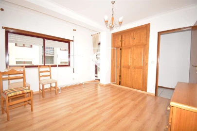 Apartamento T2 para Venda em Sé, Santa Maria e Meixedo