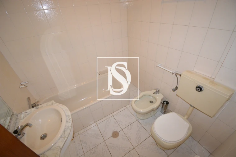 Apartamento T2 para Venda em Sé, Santa Maria e Meixedo Foto 4