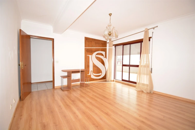 Apartamento T2 para Venda em Sé, Santa Maria e Meixedo Foto 6