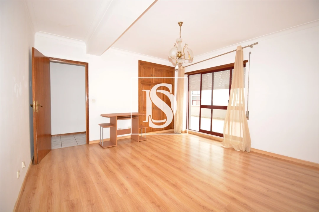 Apartamento T2 para Venda em Sé, Santa Maria e Meixedo Foto 6