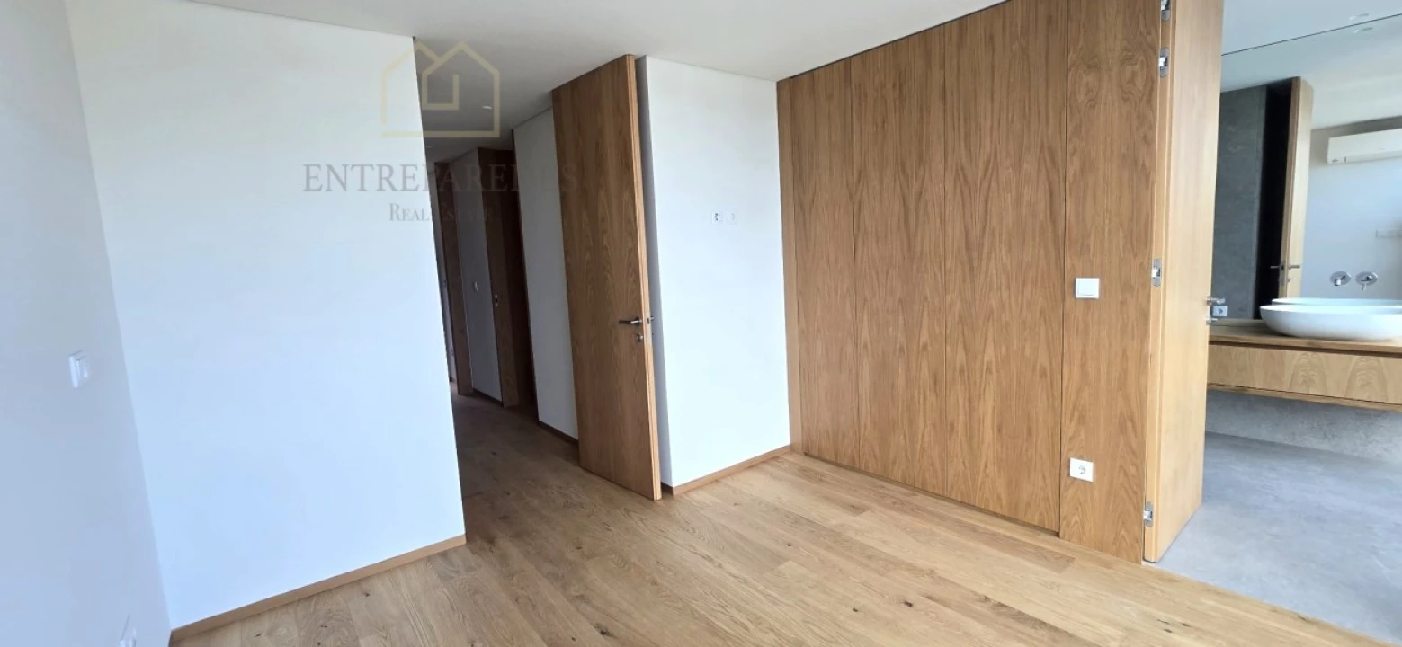 Apartamento T2 para Venda em Campanhã Foto 13
