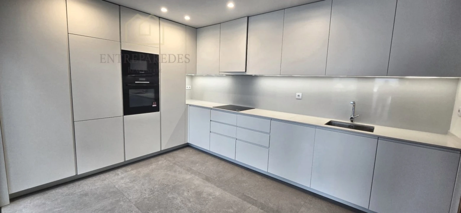Apartamento T2 para Venda em Campanhã Foto 19