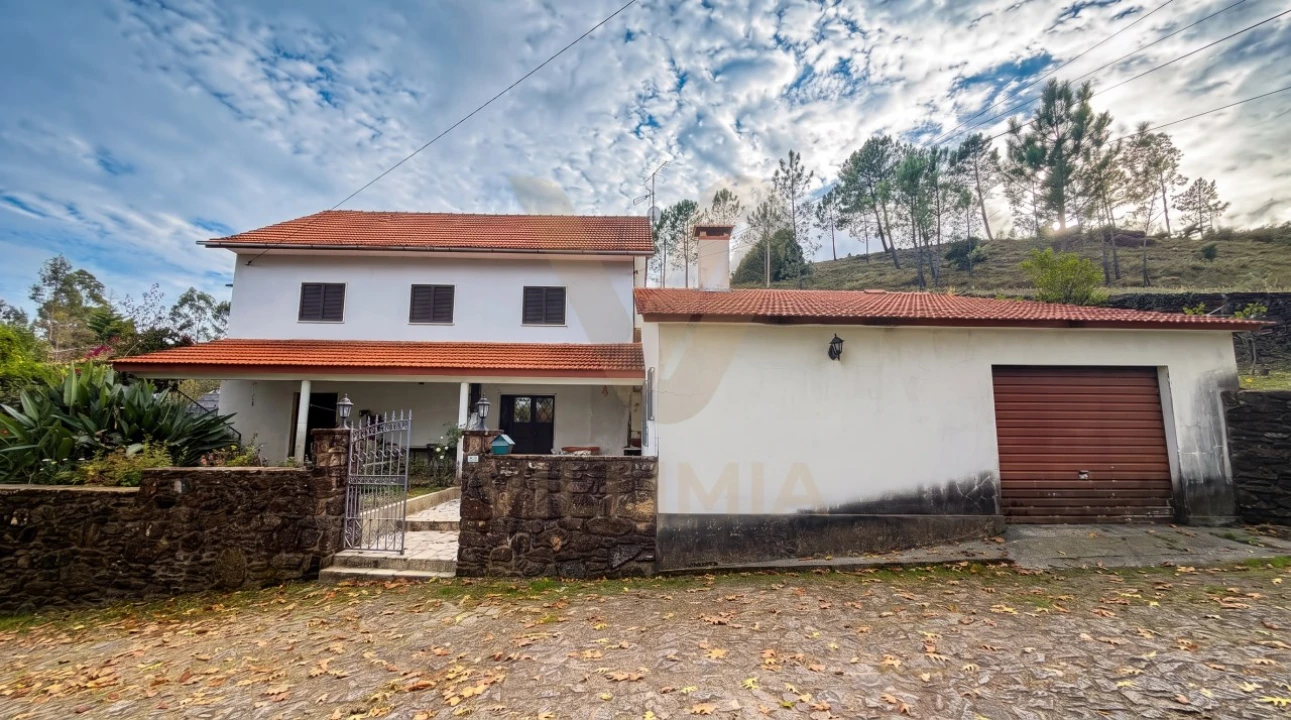Moradia T4 para Venda em Estorãos Foto 5