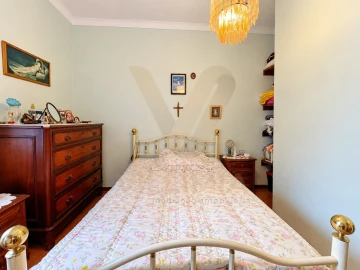 Moradia T4 para Venda em Estorãos