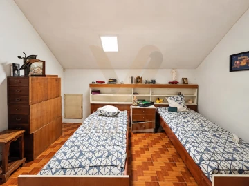 Moradia T4 para Venda em Estorãos