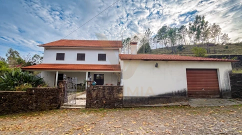 Moradia T4 para Venda em Estorãos