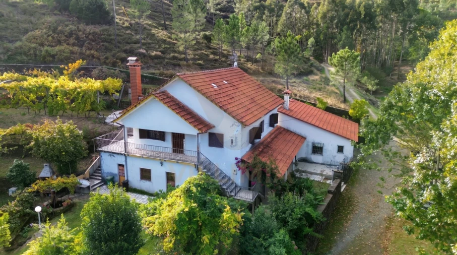Moradia T4 para Venda em Estorãos Foto 4