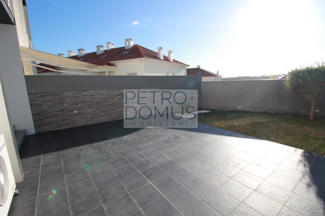 Moradia T4 para Venda em Leiria, Pousos, Barreira e Cortes Foto 10