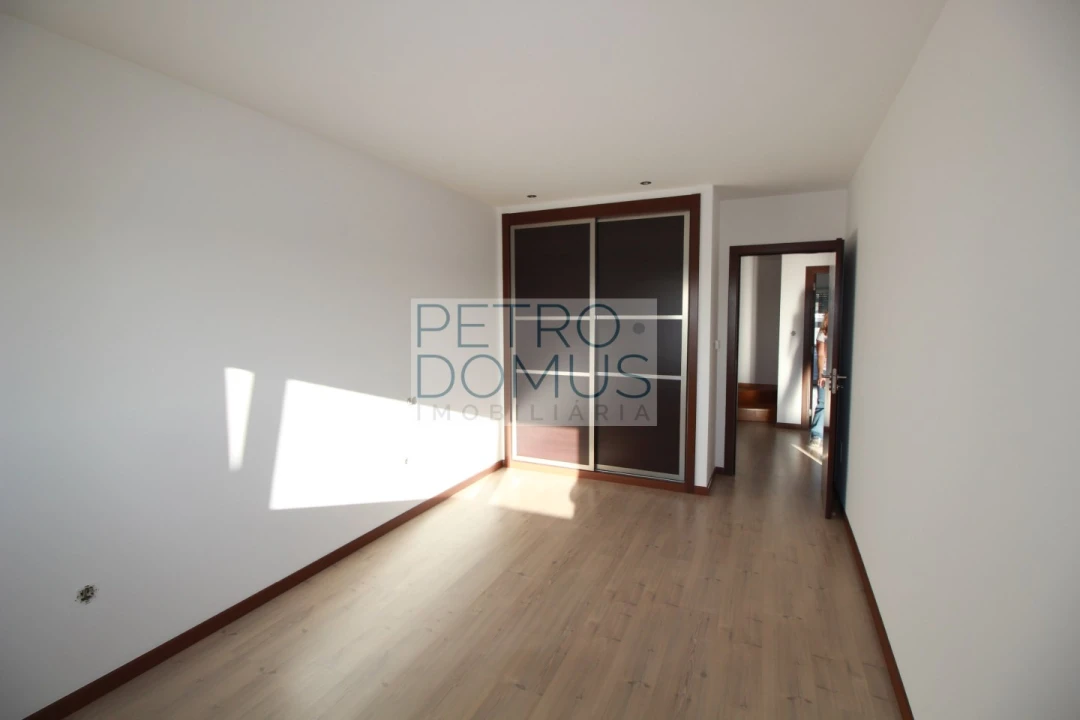 Moradia T4 para Venda em Leiria, Pousos, Barreira e Cortes Foto 13