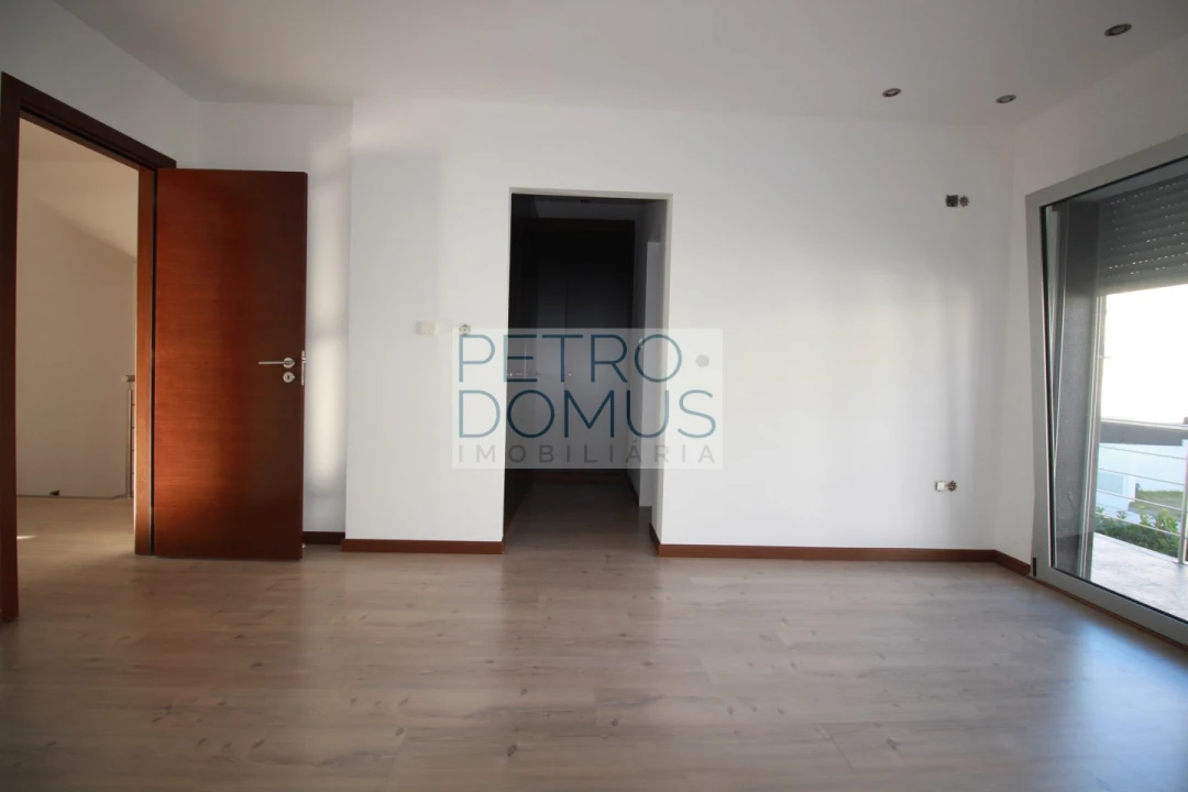 Moradia T4 para Venda em Leiria, Pousos, Barreira e Cortes Foto 18