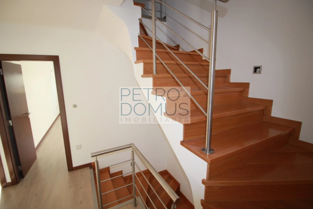 Moradia T4 para Venda em Leiria, Pousos, Barreira e Cortes Foto 24