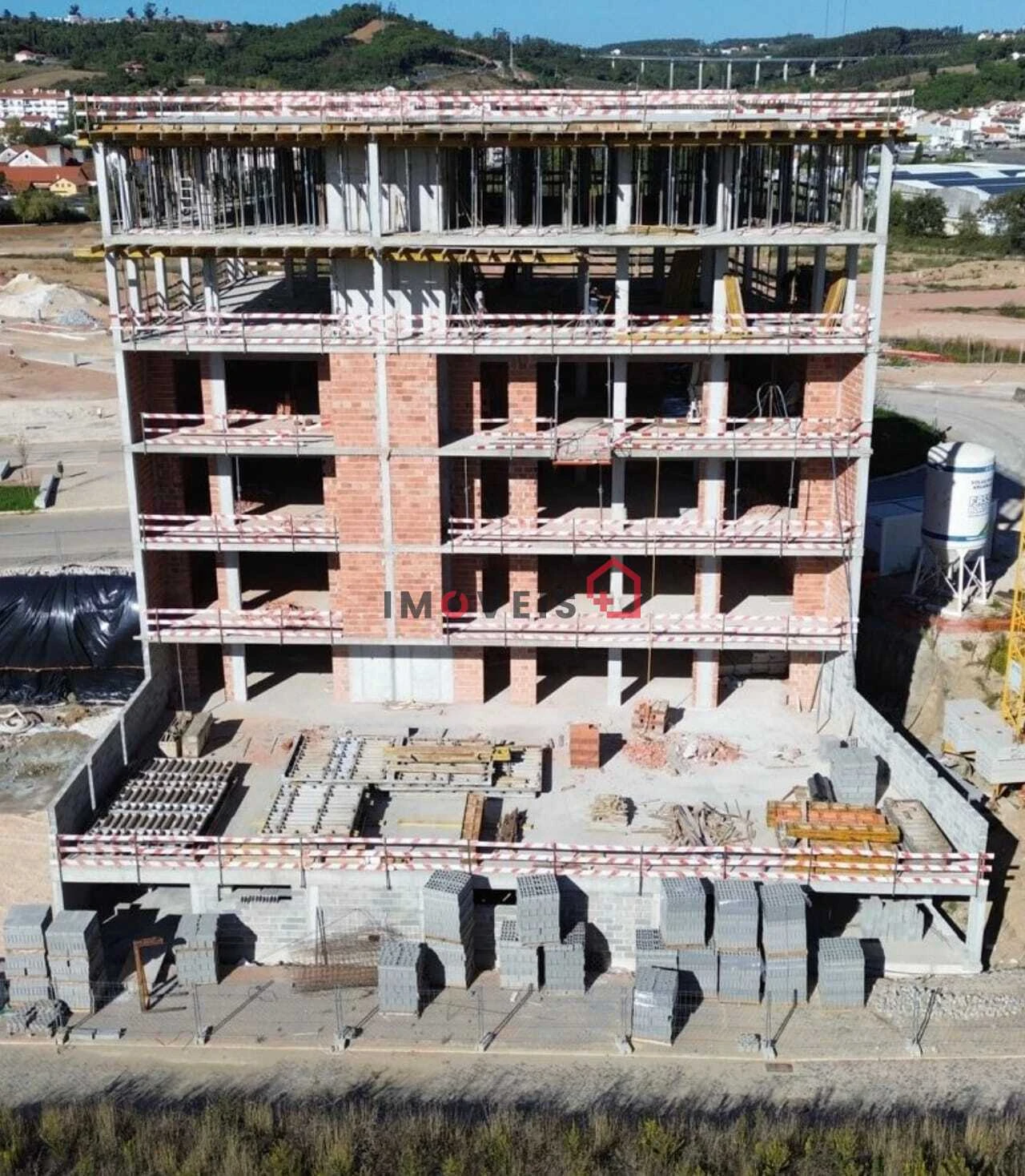 Apartamento T1 para Venda em Evora de Alcobaça Foto 1