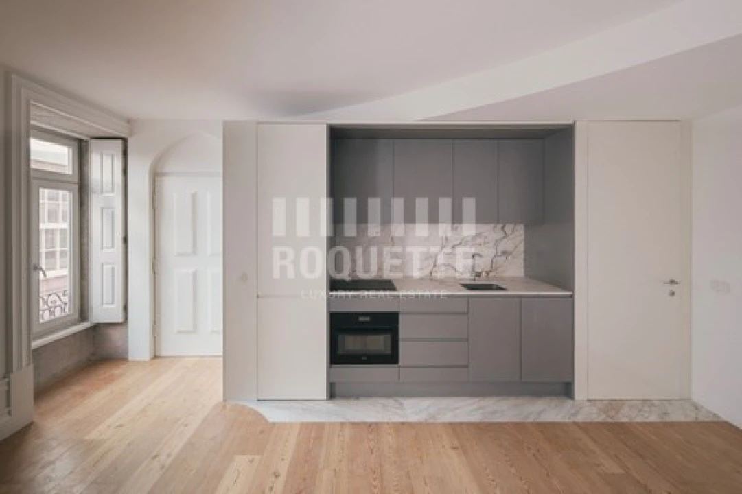 Apartamento T1 para Venda em Lordelo do Ouro e Massarelos Foto 1