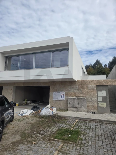 Moradia T4 para Venda em Selho (São Jorge)