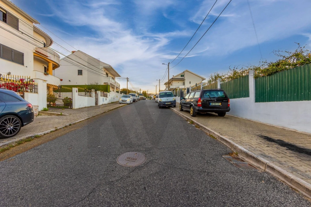 Moradia T5 para Venda em Charneca de Caparica e Sobreda Foto 37