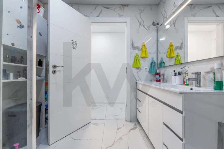 Moradia T5 para Venda em Charneca de Caparica e Sobreda Foto 16