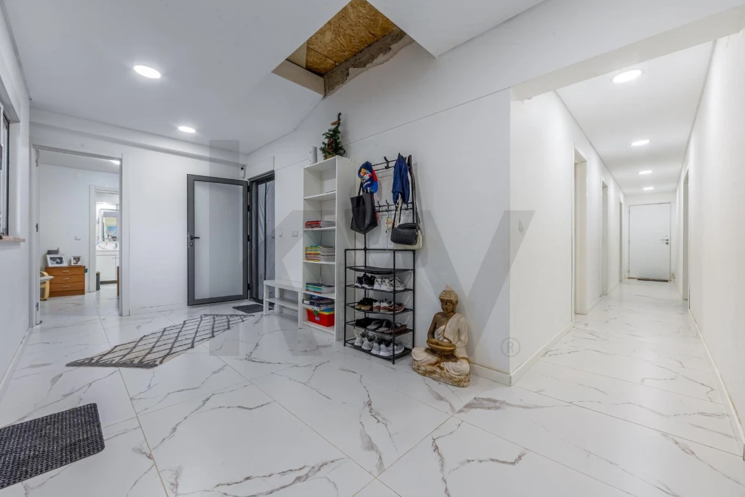 Moradia T5 para Venda em Charneca de Caparica e Sobreda Foto 3