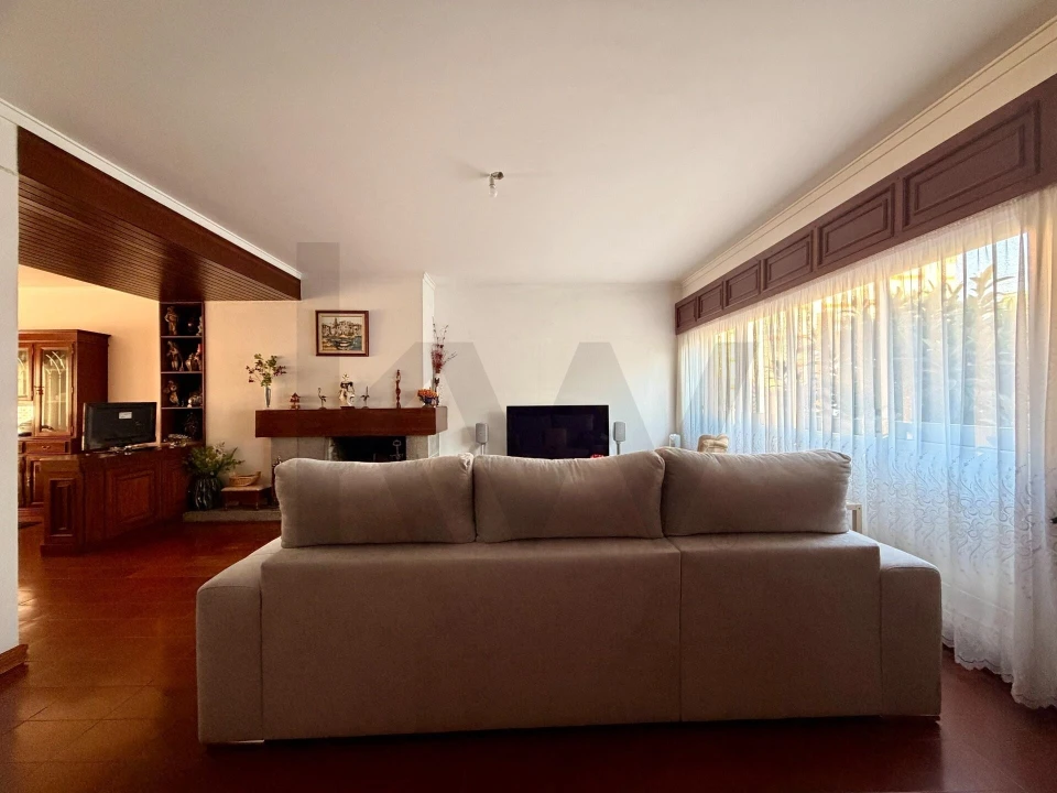 Moradia T4 para Venda em Algés, Linda-A-Velha e Cruz Quebrada-Dafundo Foto 5