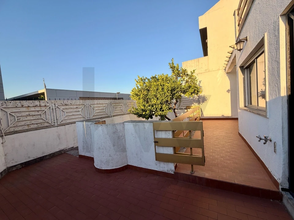 Moradia T4 para Venda em Algés, Linda-A-Velha e Cruz Quebrada-Dafundo Foto 16