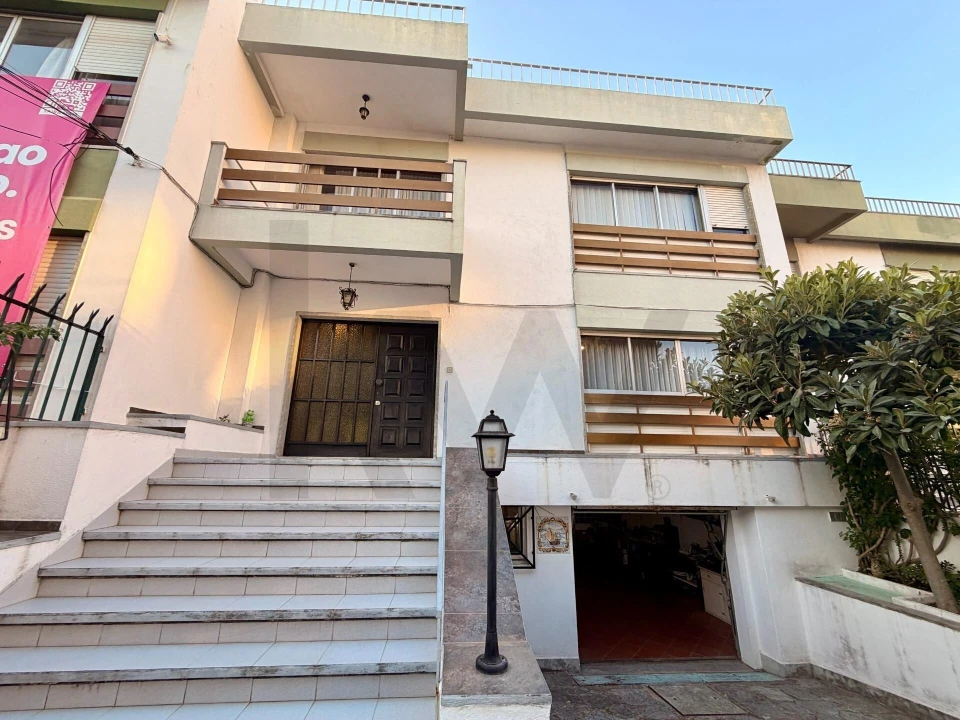 Moradia T4 para Venda em Algés, Linda-A-Velha e Cruz Quebrada-Dafundo Foto 3