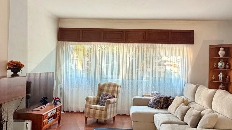 Moradia T4 para Venda em Algés, Linda-A-Velha e Cruz Quebrada-Dafundo